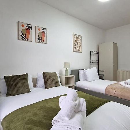 2 Bedroom Apartment Near Station London Kültér fotó