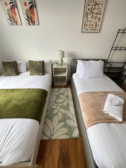 2 Bedroom Apartment Near Station London Kültér fotó