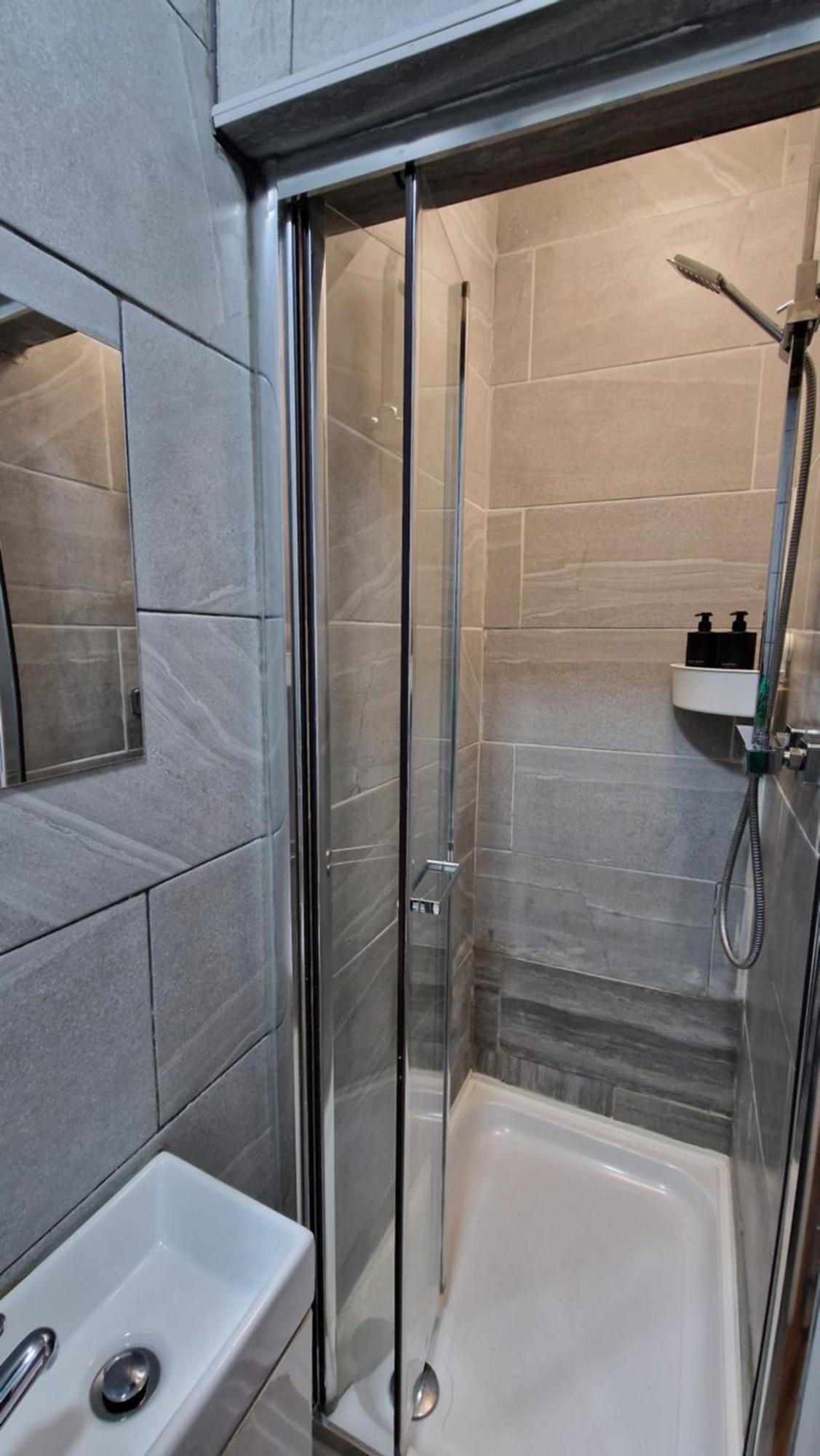 2 Bedroom Apartment Near Station London Kültér fotó
